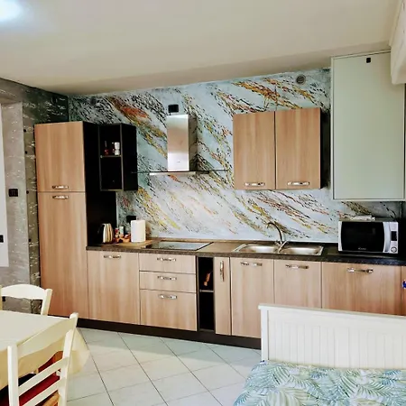 Kidonia - Iseo Apartmens *